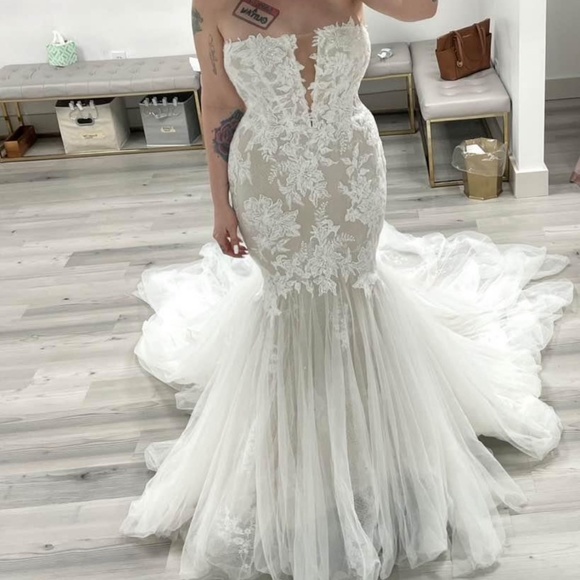 Wedding dress only worn once for try on - Picture 1 of 5